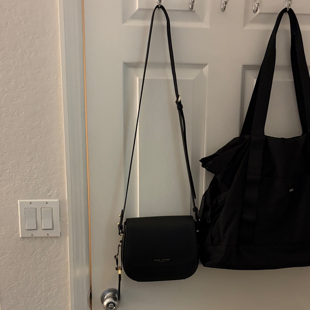 Marc Jacobs Black Leather Crossbody Saddle Bag with Adjustable Strap